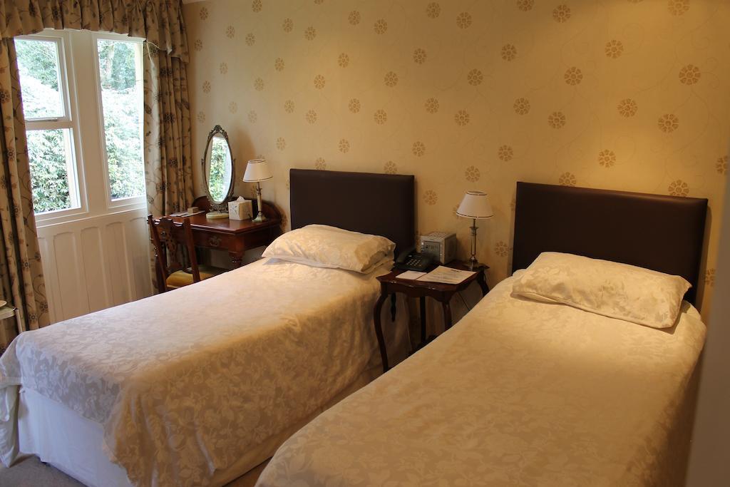 Oakwood Hall Hotel بنغلي الغرفة الصورة